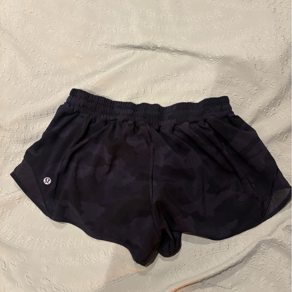 Lululemon Athletica Black Camouflage Hotty Hot Shorts 2.5”